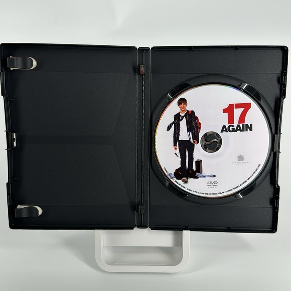 17 Again. Zac Efron. Mathew Perry. - Picture 4 of 4